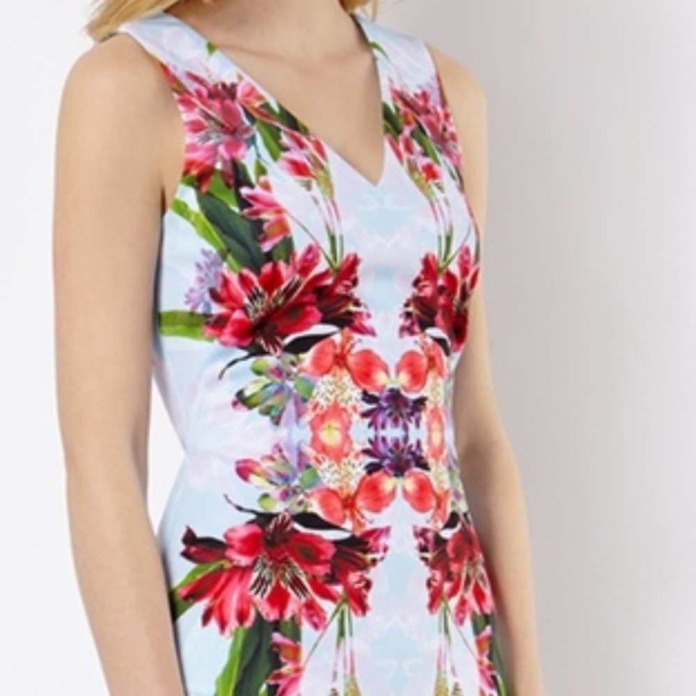 Beautiful floral dress. V neck, sleeveless.